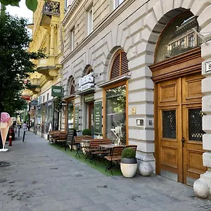  Apartment Real Deluxe Next To Danube Hungary